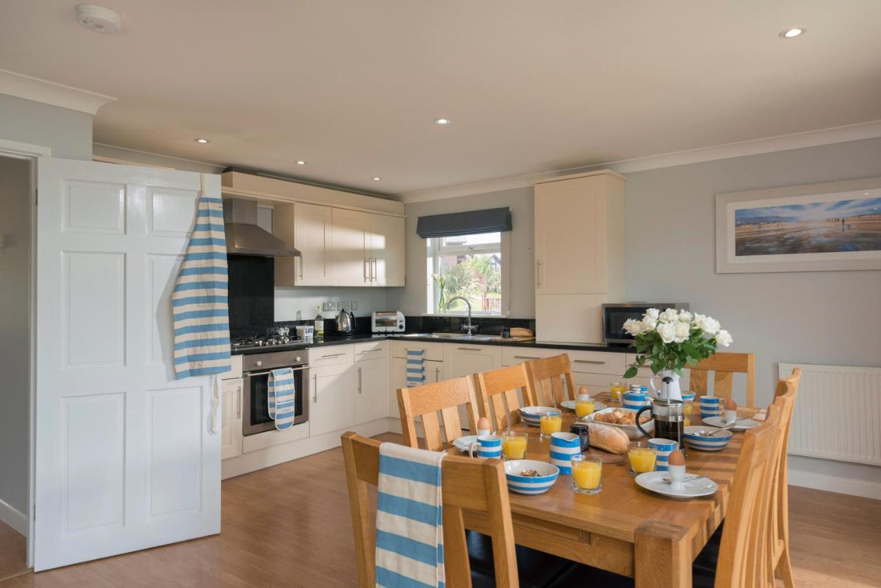 Fistral Hot Tub House For 8 On Retallack Resort New Quay Exteriör bild