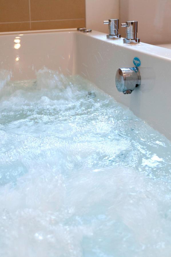 Fistral Hot Tub House For 8 On Retallack Resort New Quay Exteriör bild